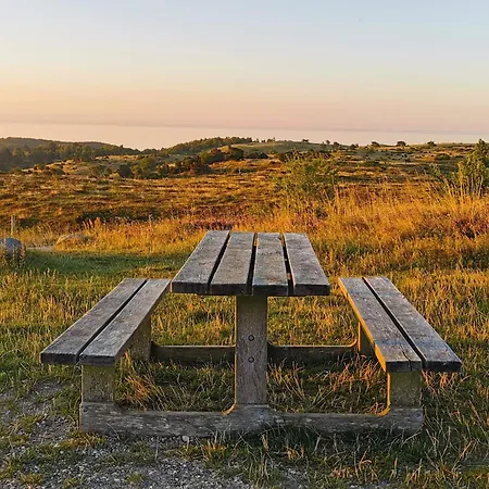 7 Person In Knebel-by Traum